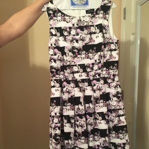 Size 10 Tahari A-line flowered dress